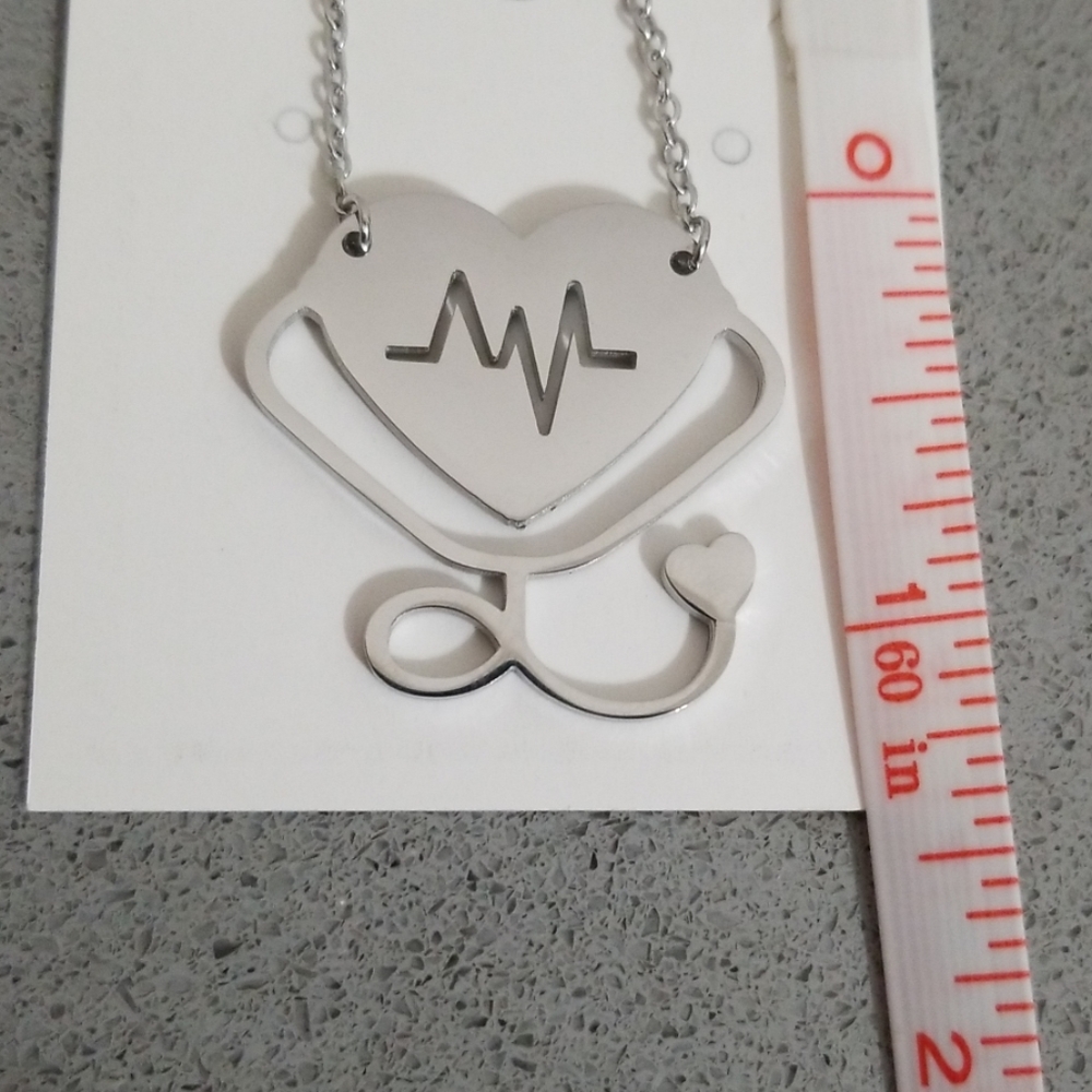 🆕️Stethoscope Heart necklace - Picture 7 of 8
